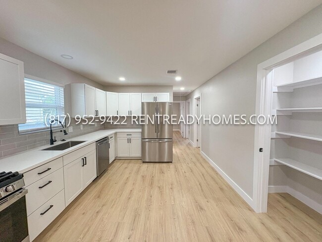 Building Photo - 1416 Fairbanks St