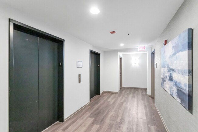 Building Photo - 210 S Desplaines St