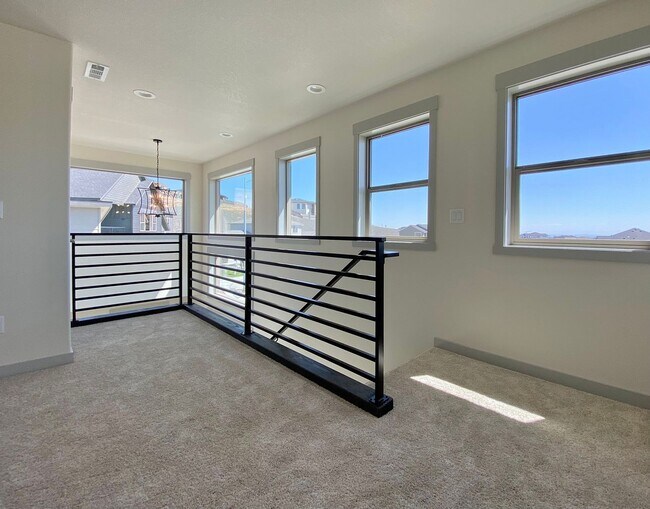 Building Photo - Stunning Southridge Rental with RV Garage & Luxury Finishes!