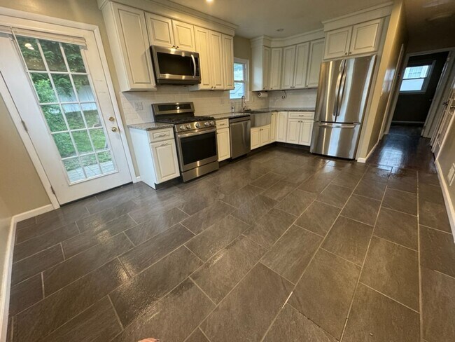 Building Photo - Sunny, Modern Mid-Century Cape 4 BR Spacio...