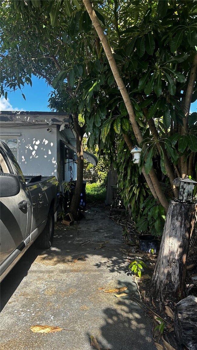 Building Photo - 732 Moffett St