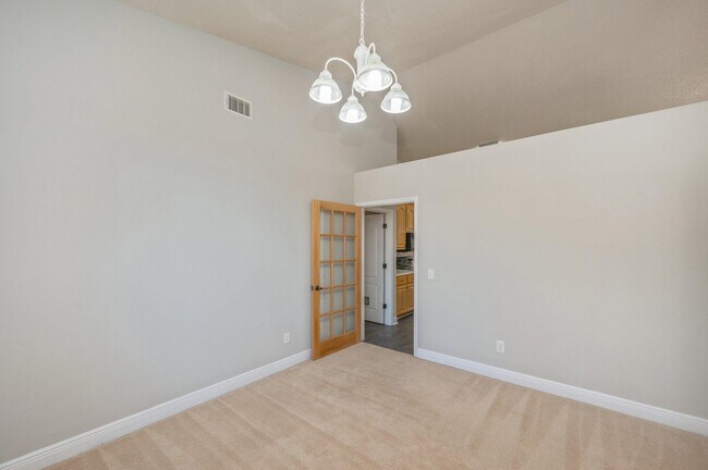 Building Photo - 654 Territory Ln