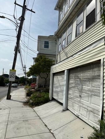 Building Photo - 134 Elm St