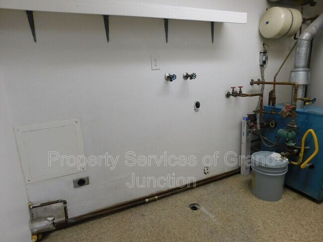 Building Photo - 568 Dawn Ct