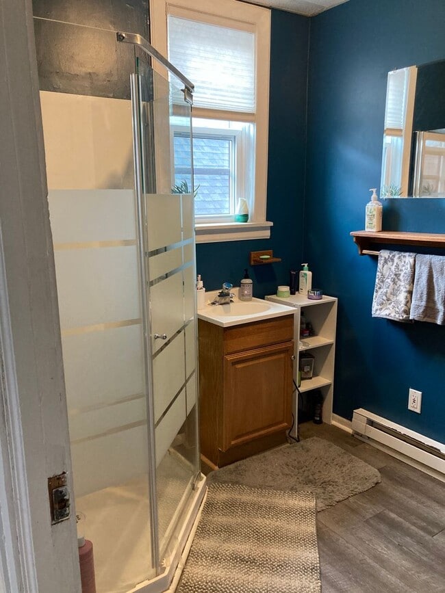 Building Photo - 3+ Bedroom / 2 Bath Single Family Home Ava...