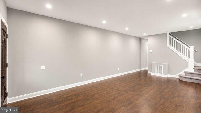 Building Photo - 209 Woodlawn Ave