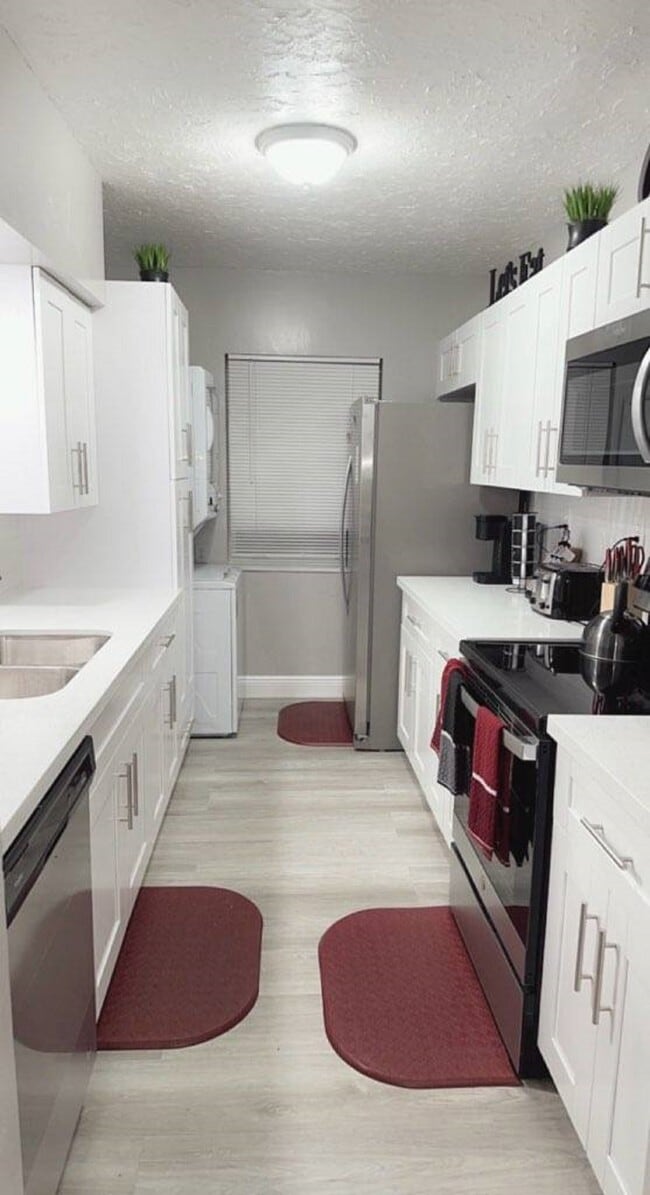 Building Photo - 1929 NE 26th St