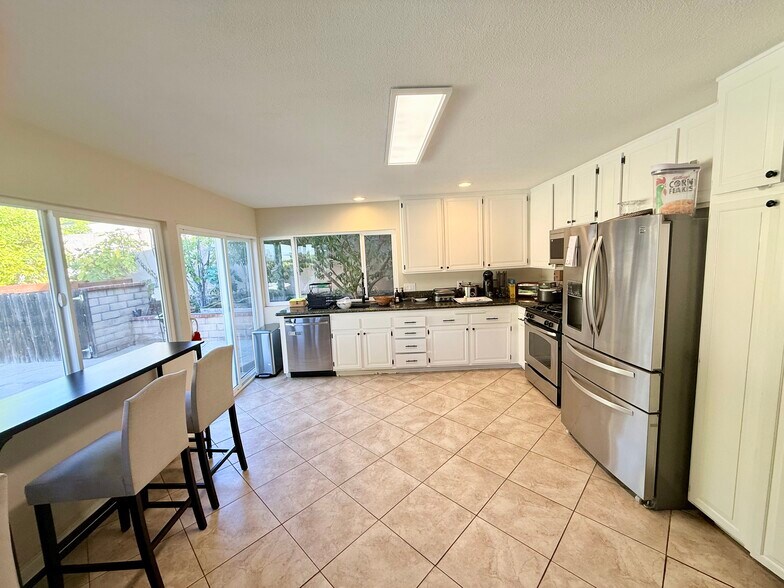 Building Photo - 26431 Via Lara