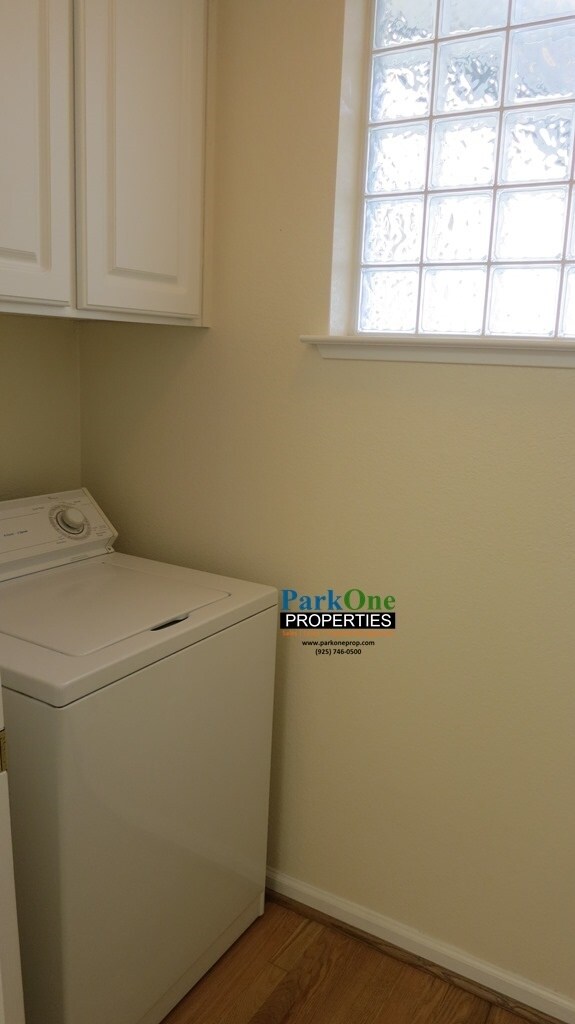 Building Photo - Great Ground Floor San Ramon Condo with Attached Garage, Now Available!!