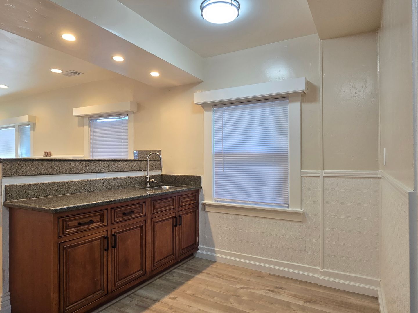 Building Photo - 450 S Shoreline Blvd