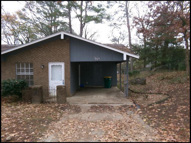 Building Photo - 609 Nan Cir