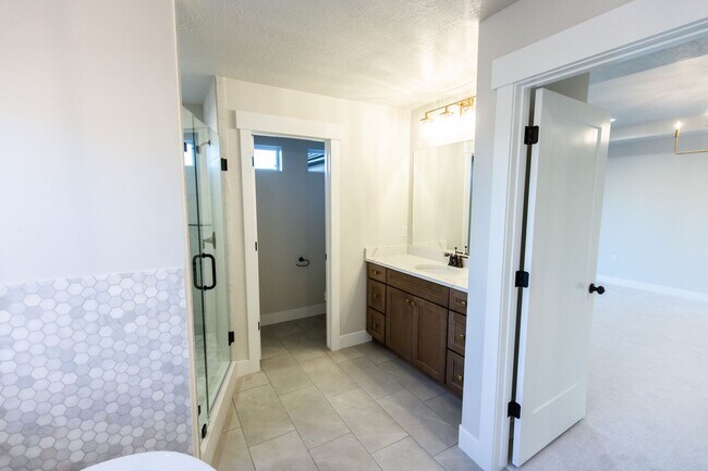 Building Photo - 1148 N Highpass Dr