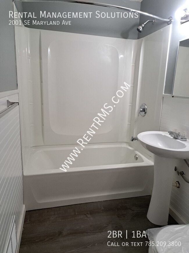 Building Photo - 2001 SE Maryland Ave