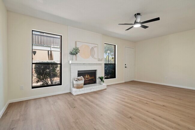 Building Photo - 2120 Wilcrest Dr