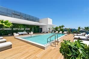 Building Photo - 9901 W Bay Harbor Dr