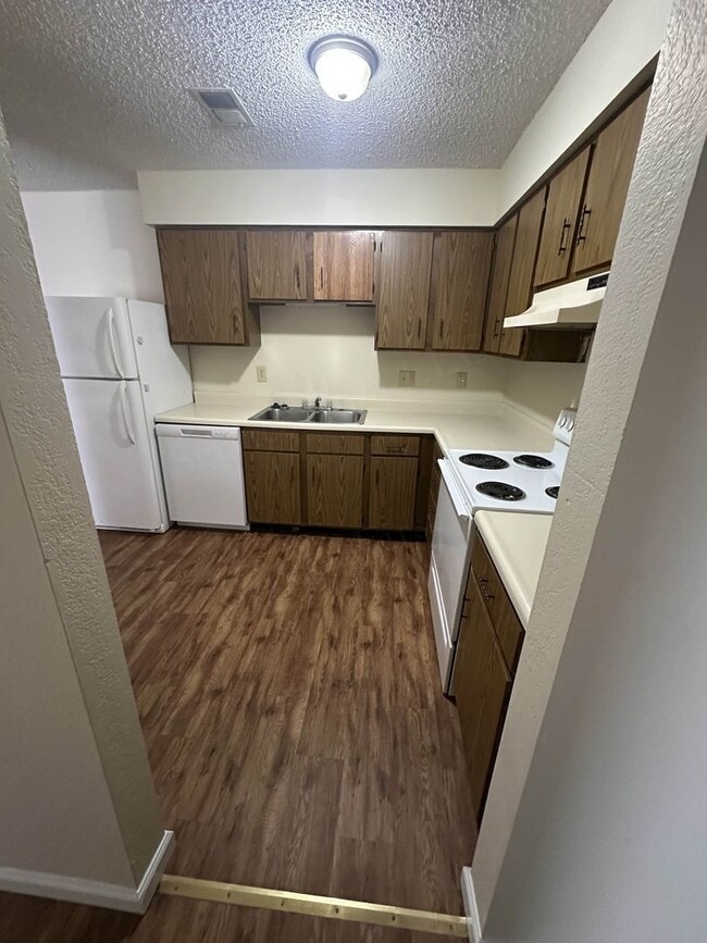 Building Photo - Hollister Apartments