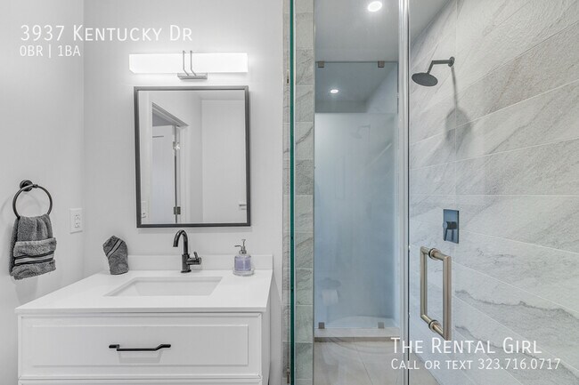 Building Photo - 3937 Kentucky Dr