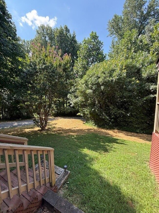 Building Photo - Available Now Spacious 3 Bedroom Home on P...