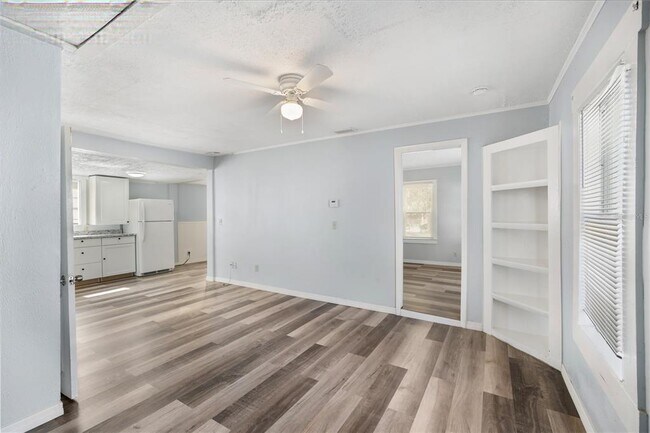 Building Photo - 2000 43rd St S