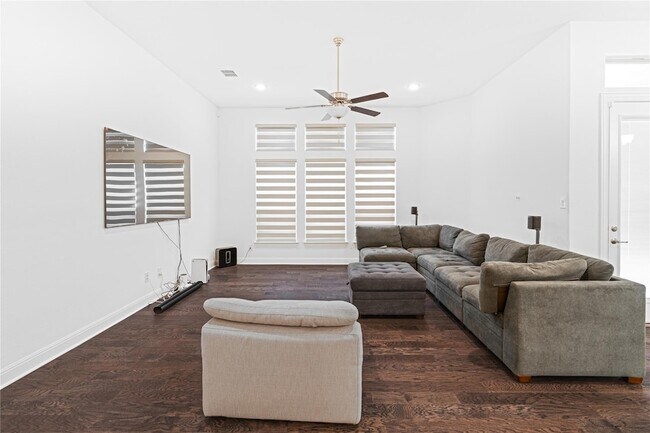 Building Photo - 3037 Sage Ranch Dr