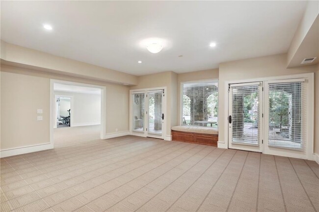 Building Photo - 1965 W Wesley Rd NW