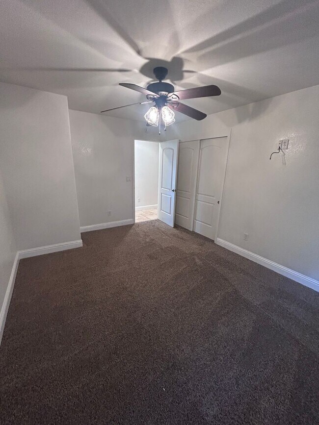 Building Photo - Now Available! 3 Bedroom Home in North West Visalia!