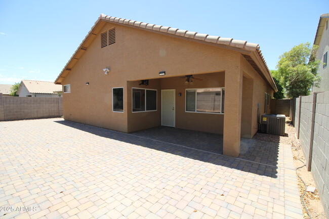 Building Photo - 8166 W Rose Garden Ln