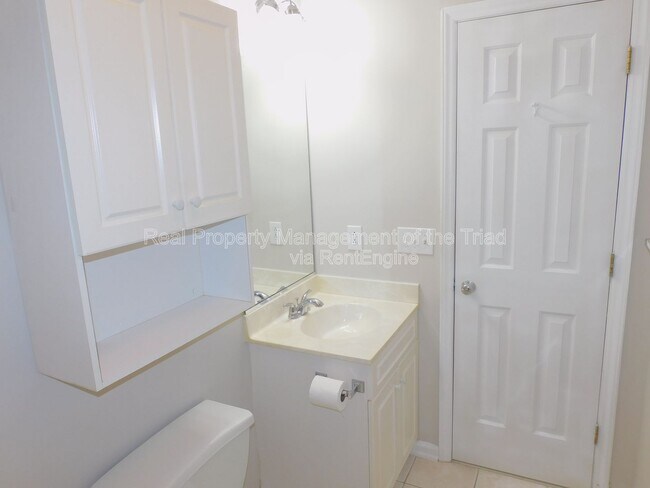 Building Photo - 5609 Wellsley Dr W