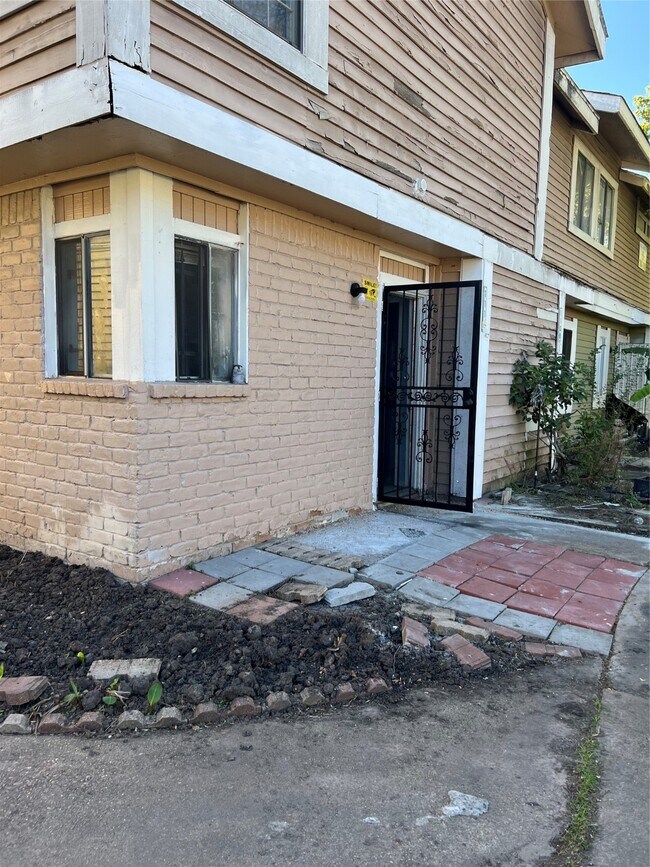 Primary Photo - 8405 Wilcrest Dr