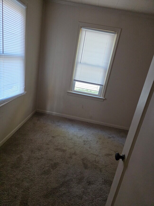 Building Photo - 732 Maplehill Ave