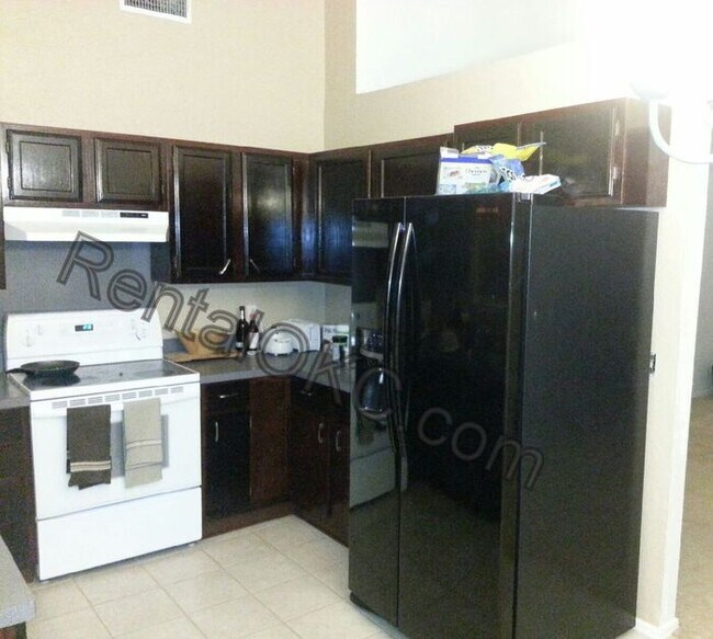 Building Photo - Great back yard Midwest City neighbors!