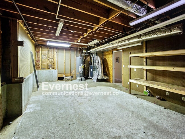 Building Photo - 2047 Arbor Forest Dr SW