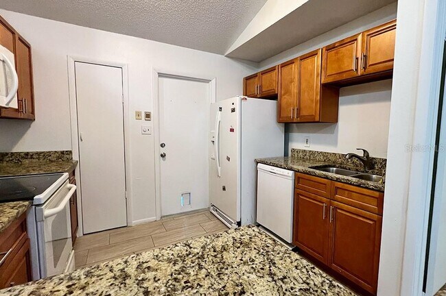 Building Photo - 10 York Ct