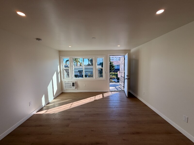 Building Photo - 1443 Linden Ave