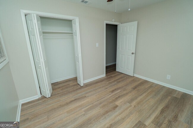 Building Photo - 3323 Victory Ct E