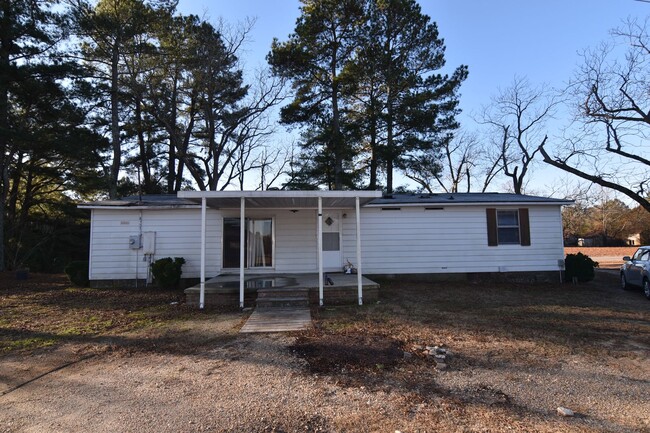 Building Photo - Spacious & Updated Double-Wide Home on a L...