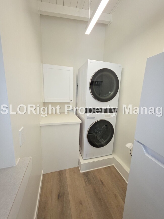 Building Photo - AVAILABLE NOW - 1 bed, 1 bath renovated units in Santa Margarita