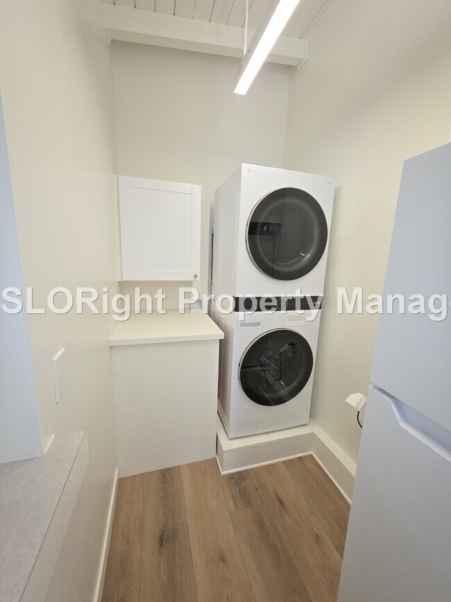 Building Photo - LEASE PENDING- 1 bed, 1 bath renovated units in Santa Margarita