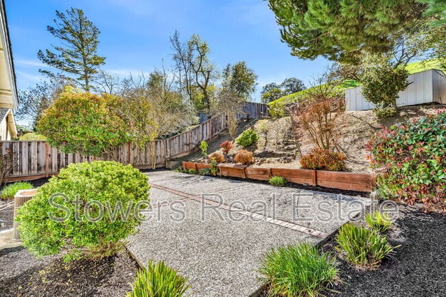 Building Photo - 2940 Sombrero Cir