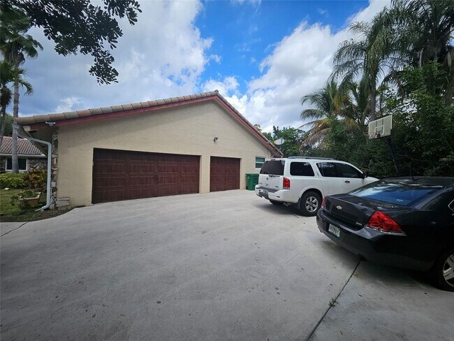 Building Photo - 197 NW 113th Way