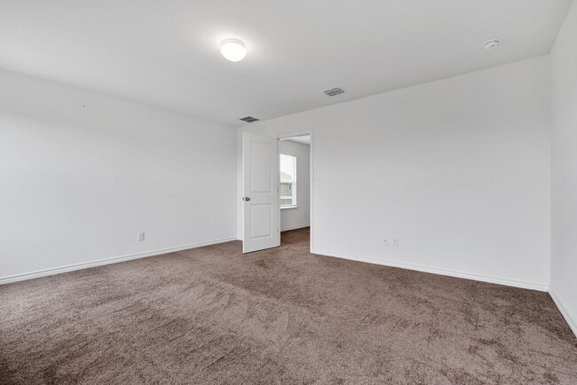 Building Photo - Charming 3 Bed 2.5 Bath Home in Tierra Buena with Community Amenities!