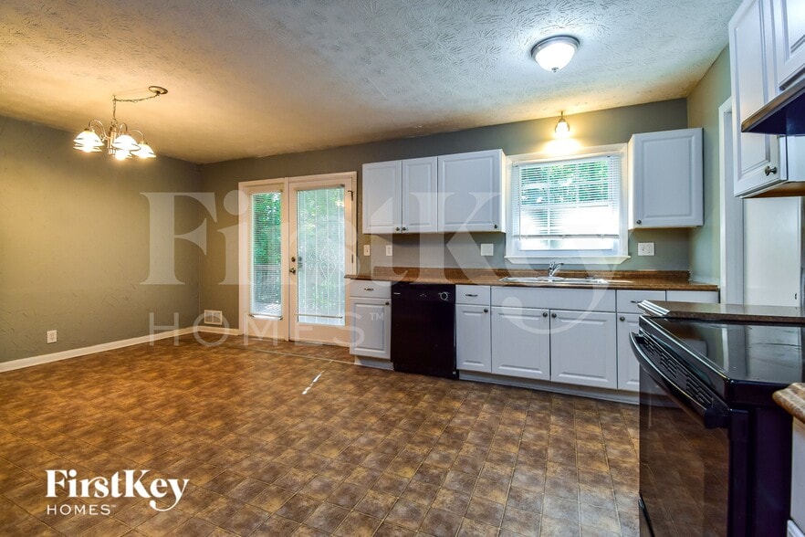 Building Photo - 595 Sheppard Rd