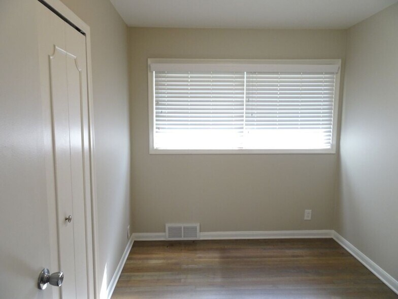 Building Photo - 28833 Hollywood