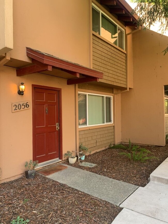 Building Photo - 3 Bedroom 1.5 bath in Covell Commons HOA i...
