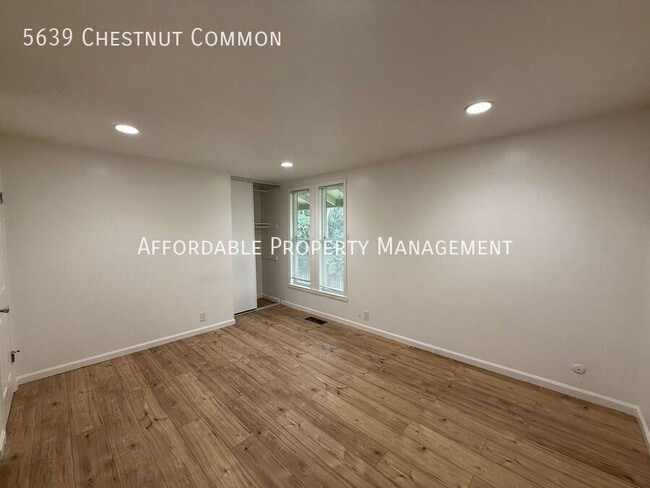 Building Photo - 5639 Chestnut Common