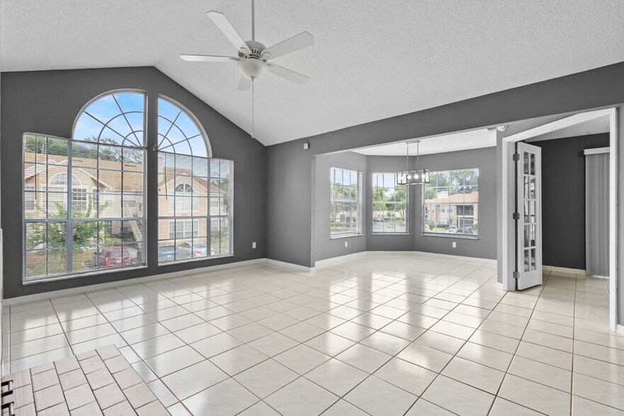 Building Photo - 709 Youngstown Pky