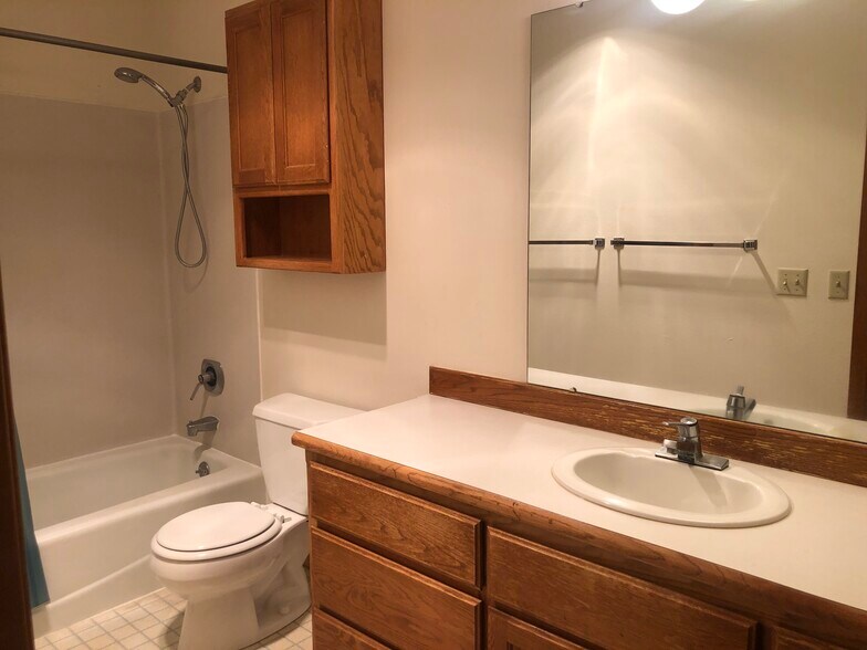 Building Photo - 715 SW Staley Dr