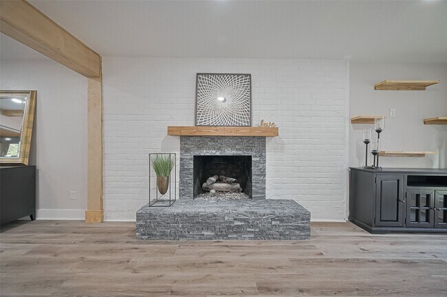 Building Photo - 3 Roserush Ct