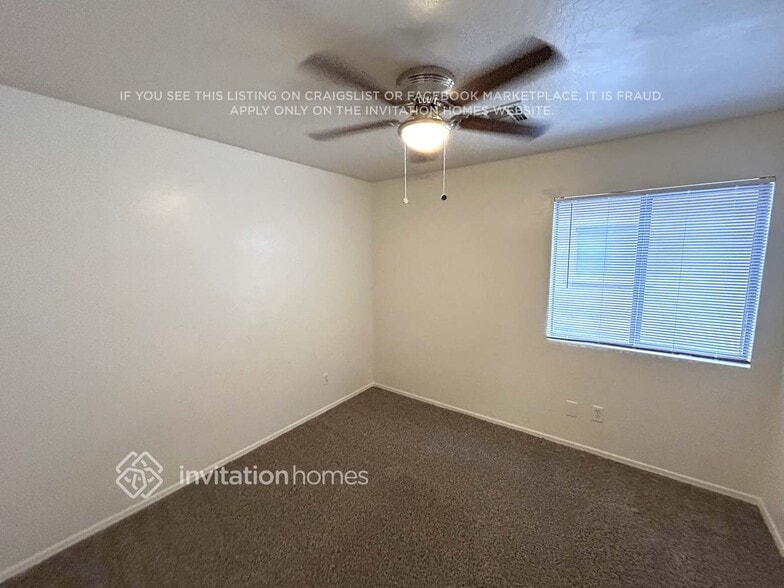 Building Photo - 5903 S 32nd Ln