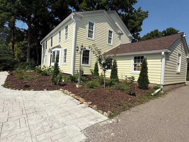 Building Photo - 45800 W Ann Arbor Trail